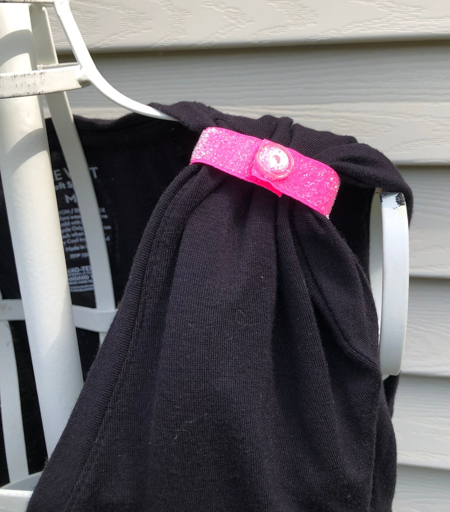 pink sleeve clip on black tshirt