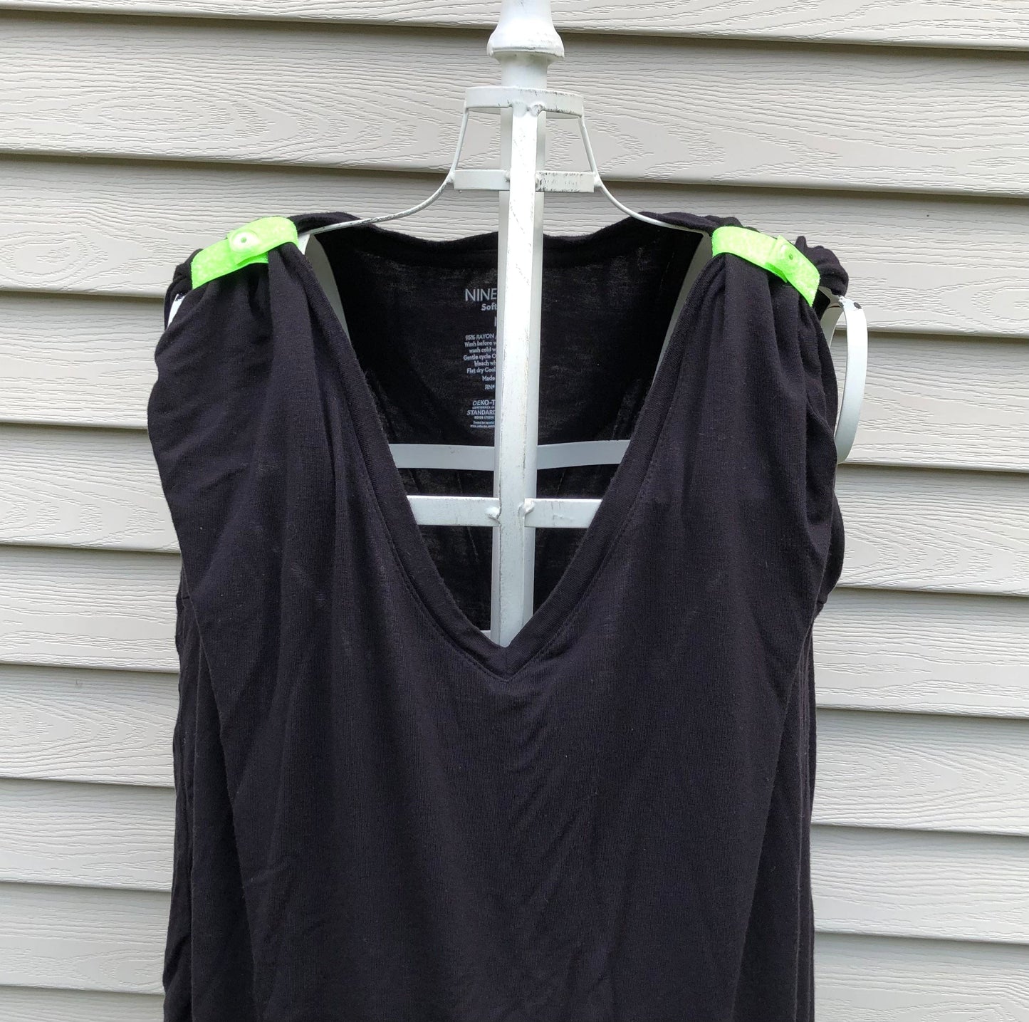 neon green sleeve clips on black tshirt