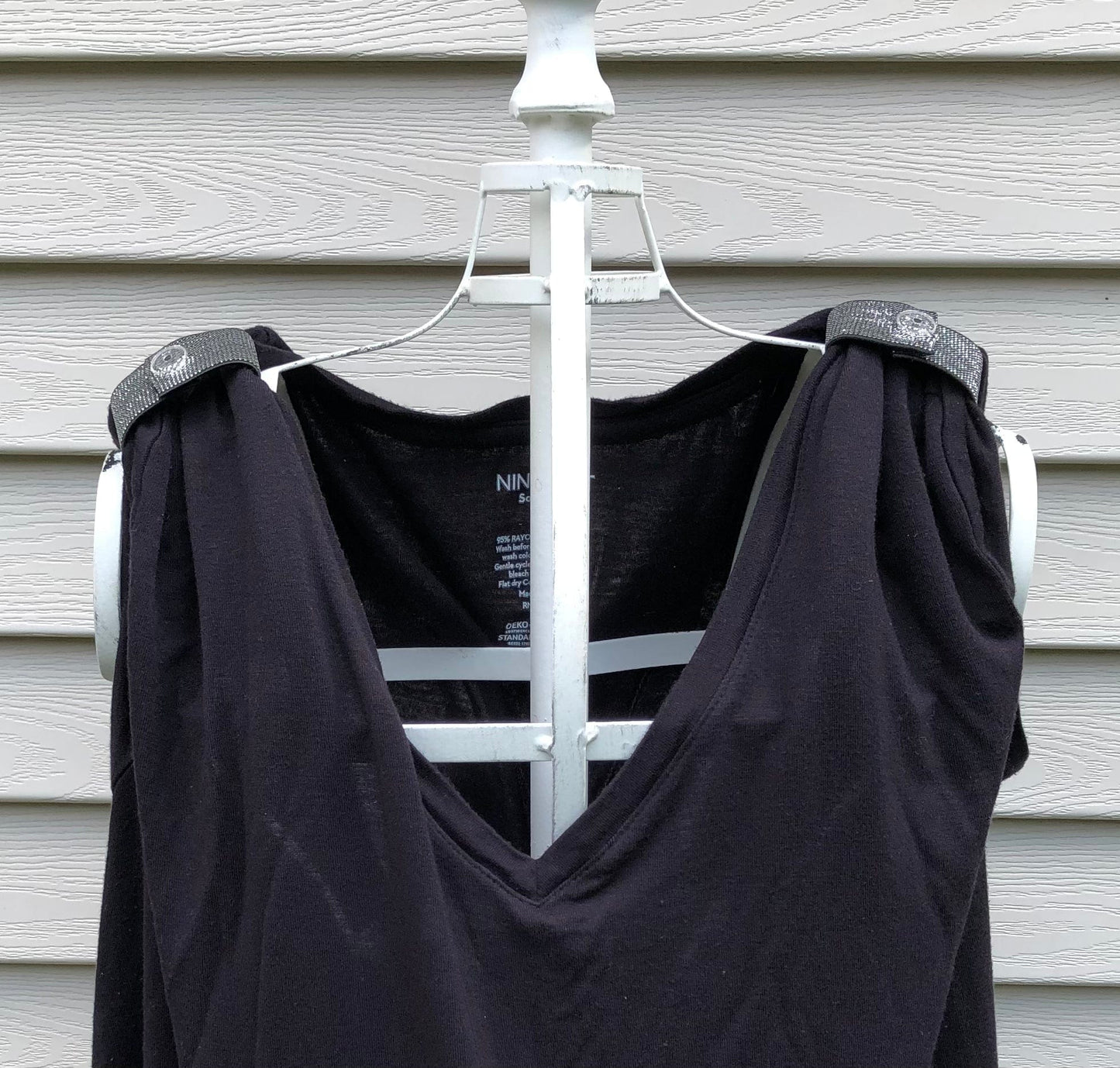 silver metallic sleeve clips on black tshirt