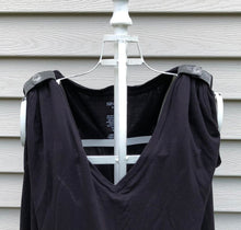 Load image into Gallery viewer, metallic silver sleeve clips on mannaquin with black tshirt
