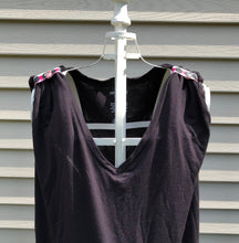 Load image into Gallery viewer, black tshirt with pink and black sleeve clips
