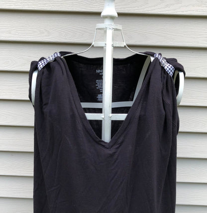 black tshirt with sleeve clips