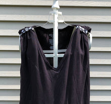 Load image into Gallery viewer, black tshirt with black volleyball sleeve clips
